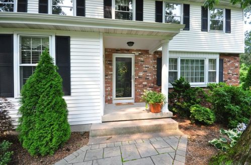 38 Lighthouse Hill Rd, Windsor, CT 06095-1210