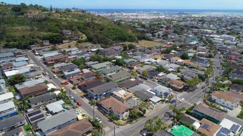 1607 Machado St, Honolulu HI  96819-3728 exterior