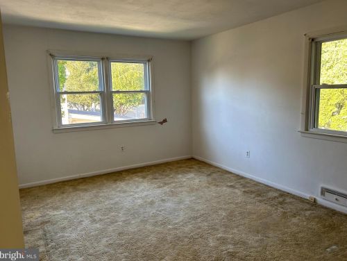 111 Winding Way, Trenton NJ 08620-2625 exterior