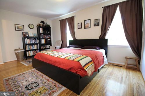 7676 Tiverton Dr, Springfield VA  22152-2018 exterior