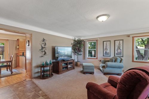 134 Spruce St, South Saint Paul, MN 55075-3443