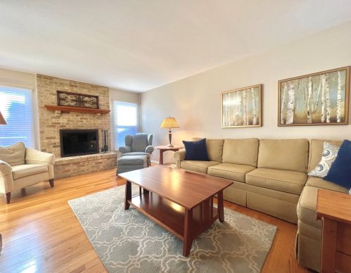 307 Villa Circle Dr, Palatine, IL 60067-9003