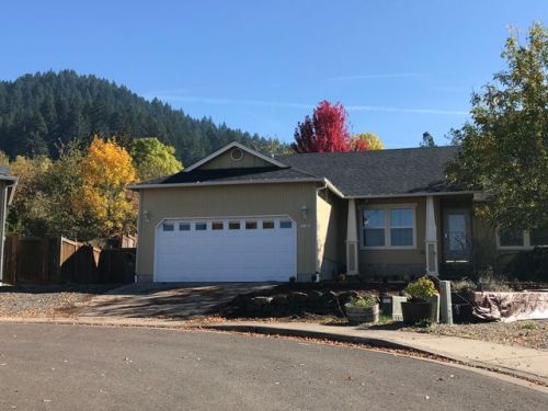 6075 Orchid Ln, Springfield, OR 97478-8579