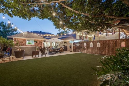 1521 Barclay Dr, Carrollton TX 75007-2836 exterior