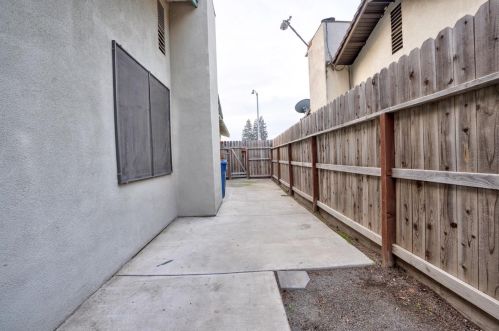 725 Bennington Ave, Turlock CA 95382-0306 exterior