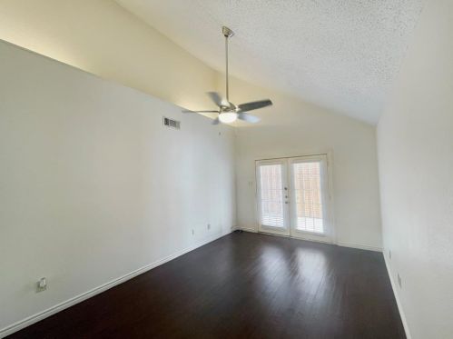 10837 Gable Dr, Dallas TX  75229-6902 exterior