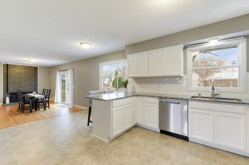 981 Cortland Dr, Saint Paul MN  55124-8910 exterior