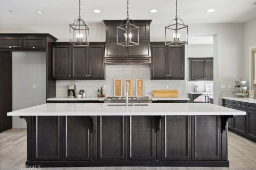 7756 Kingdom Dr, Riverside CA  92506 exterior