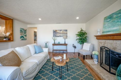 1588 Luzern St, Seaside, CA 93955-5125