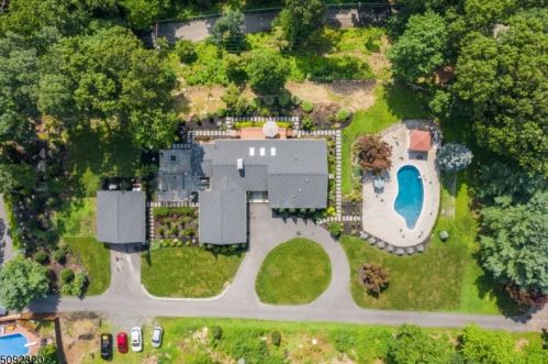 37 Hillcrest Dr, Parsippany, NJ 07834-1411