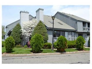 96 Linda Ln, Edison NJ  08820-4504 exterior
