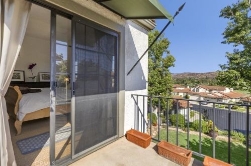 814 Links Vw Dr, Simi Valley CA 93065-6654 exterior