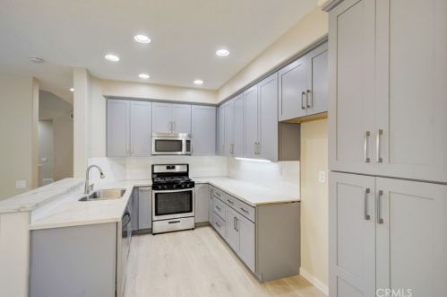 949 Lone Pine Ln, Anaheim CA  92808-2309 exterior