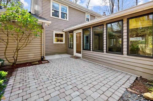 390 Forest Valley Ct, Atlanta GA  30342-2353 exterior