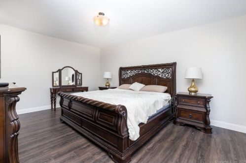 28 Bonita Dr, Huntington CT  06484-5106 exterior