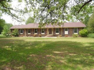 108 Deerfield Cir, Manchester, TN 37355-7408