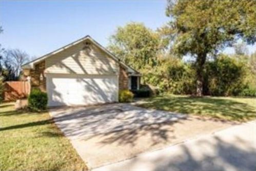 2741 Belmeade Dr, Carrollton TX  75006-2182 exterior