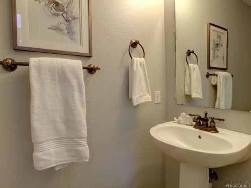 18099 Orchard Pl, Aurora CO  80016-1197 exterior