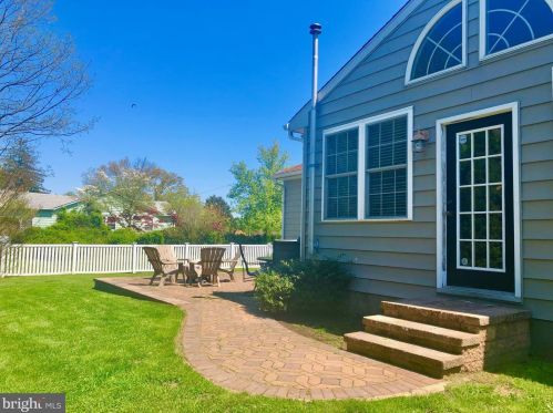 401 Oak St, Florence, NJ 08518-2111