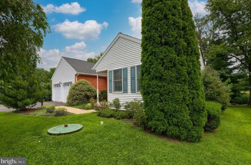 1 Sarah Ln, Lancaster, PA 17602-1641