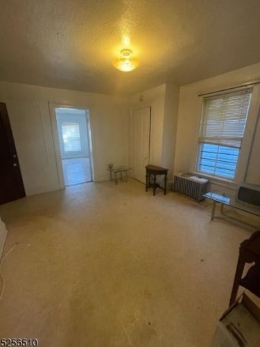 182 Summer Ave, Newark, NJ 07104-2616
