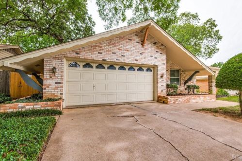 2119 Royal Oaks Dr, Irving TX 75060-5130 exterior