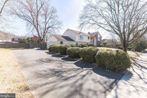 7 Philrich Dr, Trenton, NJ 08619-1119