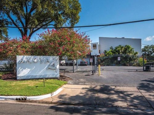 2200 Dickson Dr, Austin TX  78704-3962 exterior