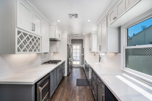 16844 Halper St, Van Nuys, CA 91436-1008