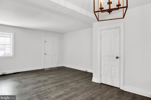 136 East St, Carlisle PA  17013-2515 exterior