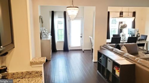 6 Sundance Dr, Trenton NJ 08619-3968 exterior