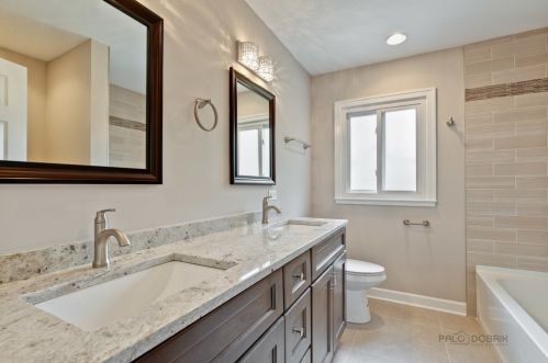 1019 Castlewood Ln, Bannockburn IL  60015-2609 exterior