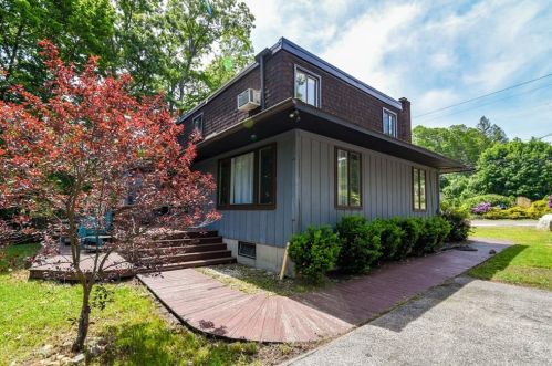 301 Tiogue Ave, Coventry, RI 02816-5259