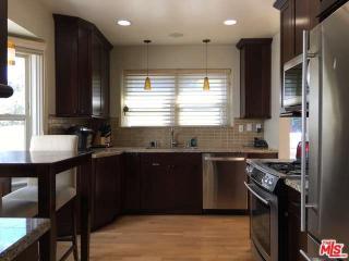 3252 Oakshire Dr, Los Angeles CA  90068-1745 exterior