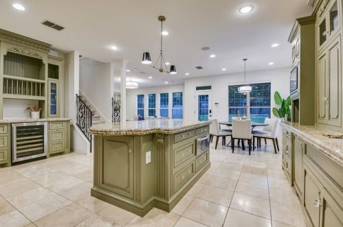 3001 Chatelaine Dr, Austin TX  78746-6895 exterior