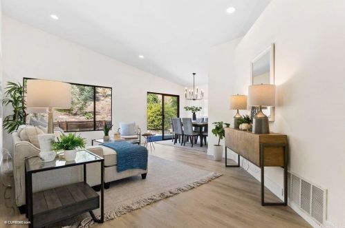 335 Whispering Brook Dr, Vista CA 92083-1956 exterior