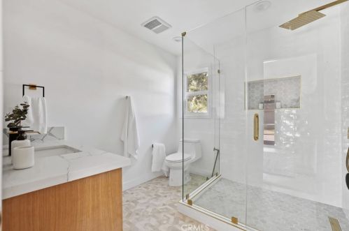 11872 Gladstone Dr, Santa Ana CA  92705-2938 exterior