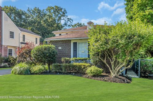 718 Grassmere Ave, Tinton Falls NJ  07712-4333 exterior