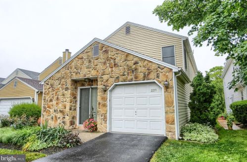 2271 Highland Cir, Harrisburg, PA 17110-9243