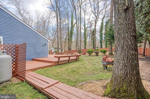 9919 Coffer Woods Rd, Springfield VA  22015-2903 exterior