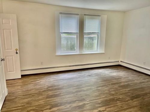 175 Massachusetts Ave, Warwick RI  02888-5854 exterior