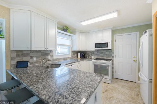 6871 Grenwich Ln, Saint Paul, MN 55128-2042