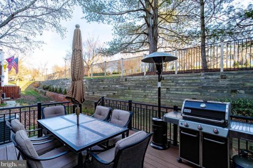 11 Heritage Ct, Trenton NJ 08628-3603 exterior