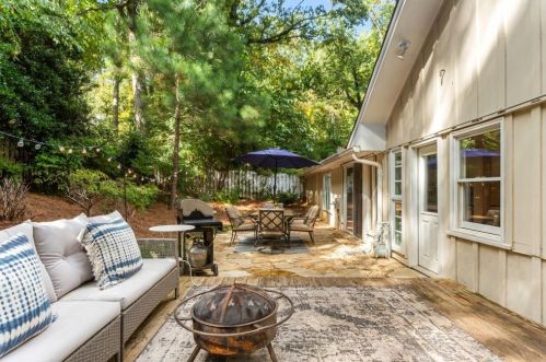 5150 High Point Rd, Atlanta GA  30342-2344 exterior