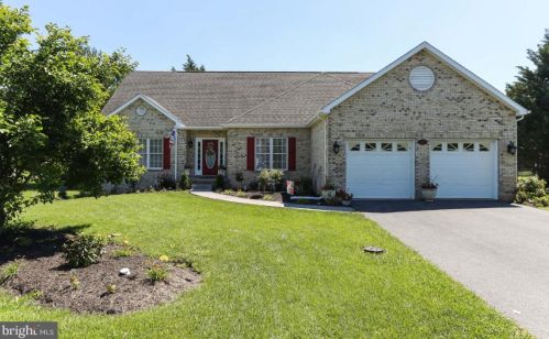 384 Turnberry Dr, Charles Town WV  25414-3930 exterior