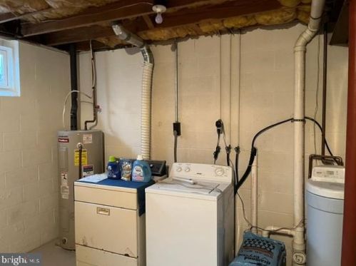 833 Marjory Ter, Lancaster PA  17603-5866 exterior