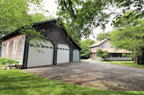 18 Simmons Ln, Tiverton, RI 02878-2822