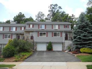 18 Tor Pl, Hopatcong, NJ 07843-1576