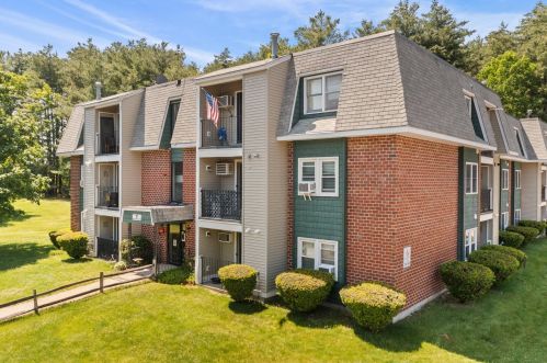 6 Knights Bridge Dr, Nashua, NH 03063-5090