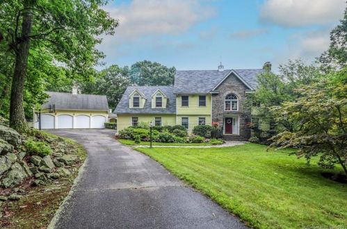 64 Hillside Rd, Woodbury, CT 06798-4000